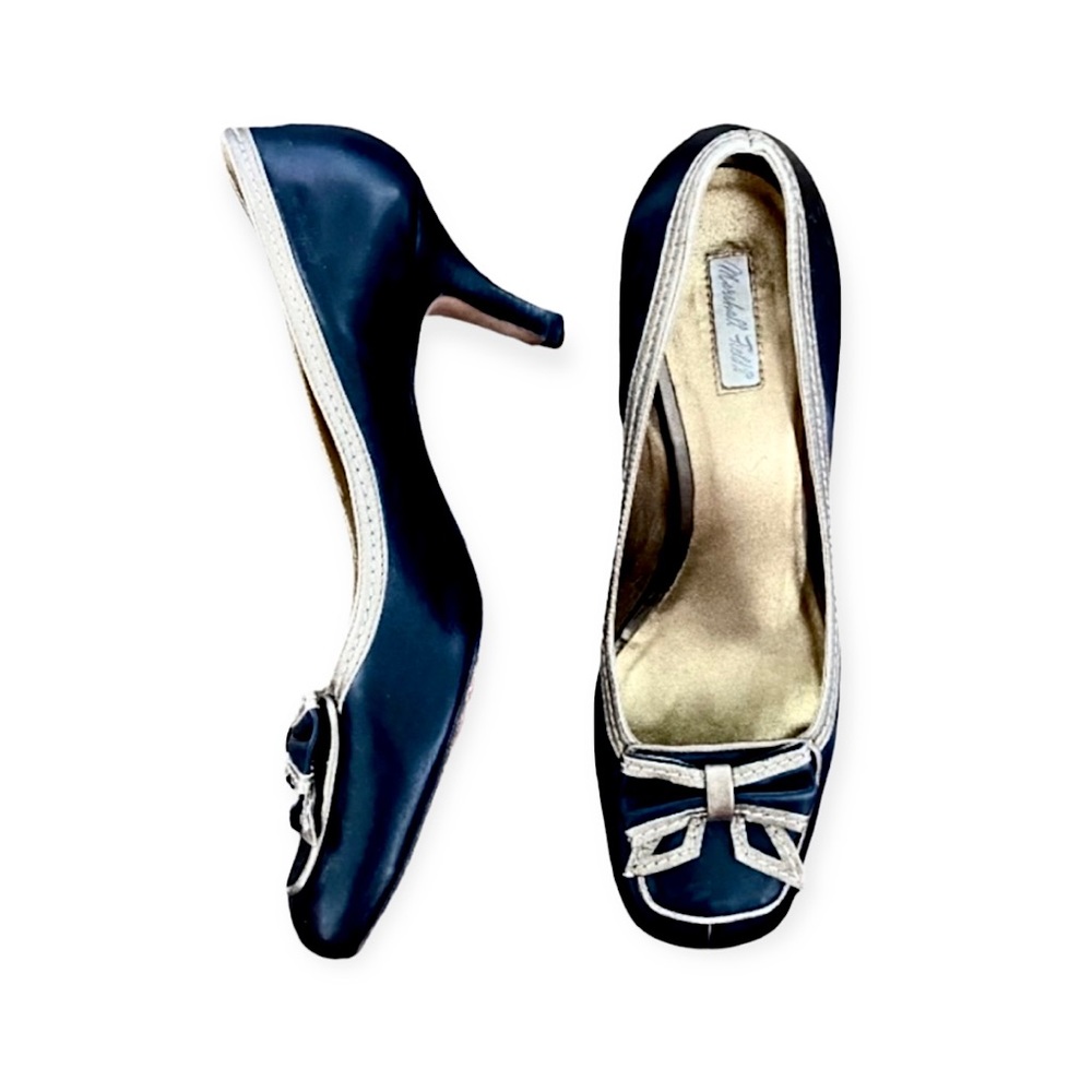 Vintage 60s / 70s Marshall Field's Leather Square Toe Heels w/ Bows size 8